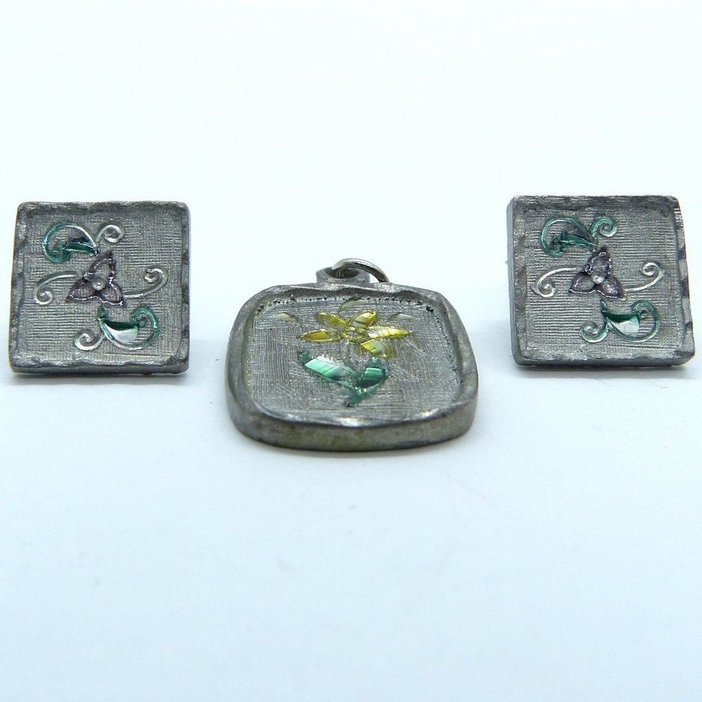 Vintage Kelly Waters Hand Crafted Etched Flower Pewter Pendants & Earring Set